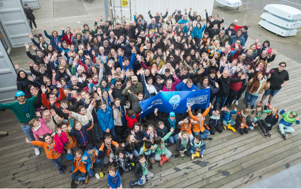 Photo de groupe aérienne lors de la 4ème édition du Défi plastique en 2024