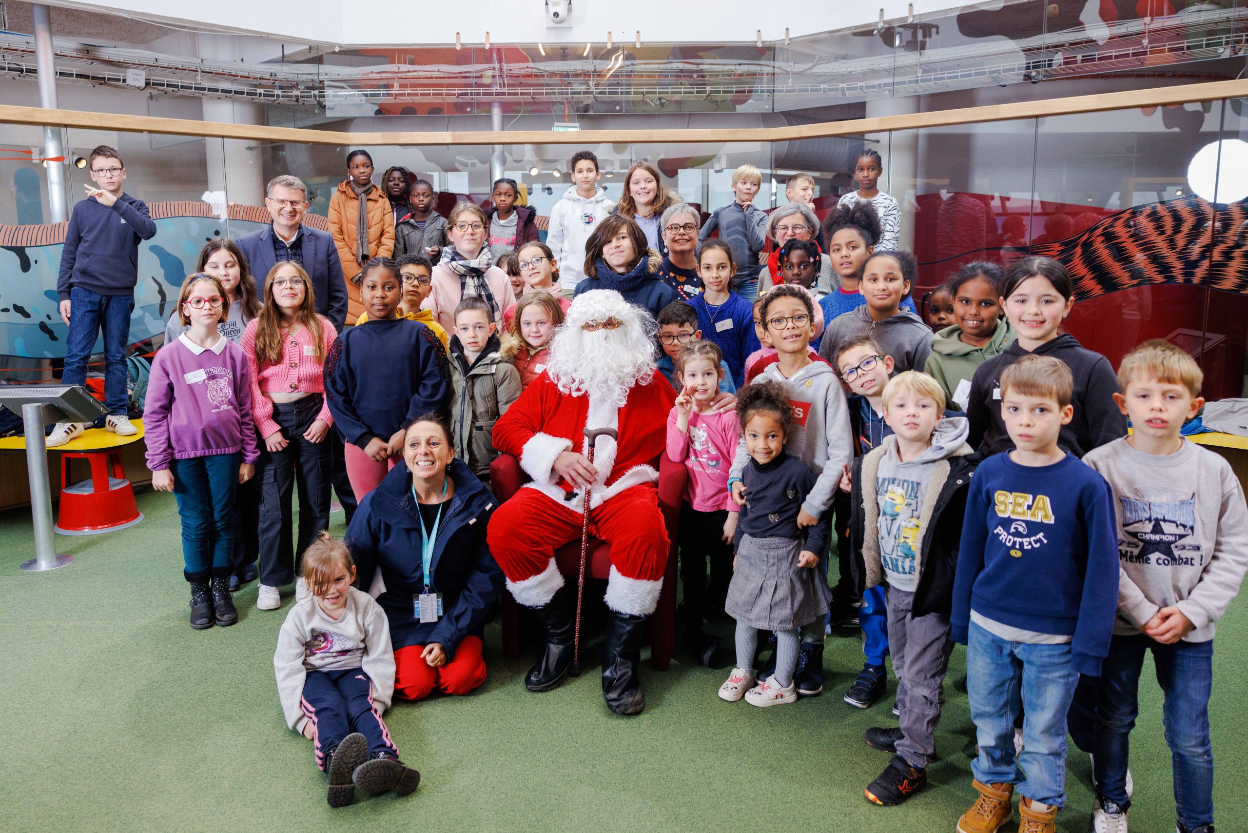 Retour en images sur l’après-midi de Noël offerte par la Fondation Crédit Agricole Finistère à une centaine d’enfants à la Cité des Océanautes!